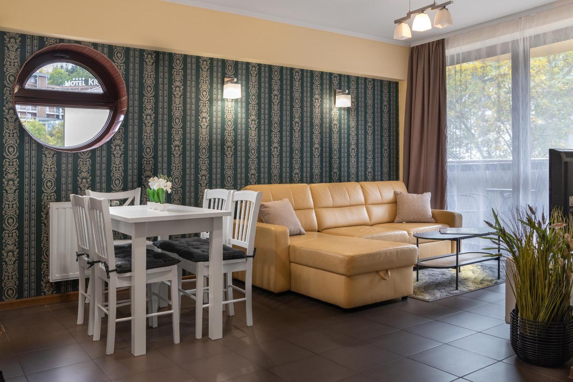 Aparthotel City Center Apartments Krynica Exterior foto